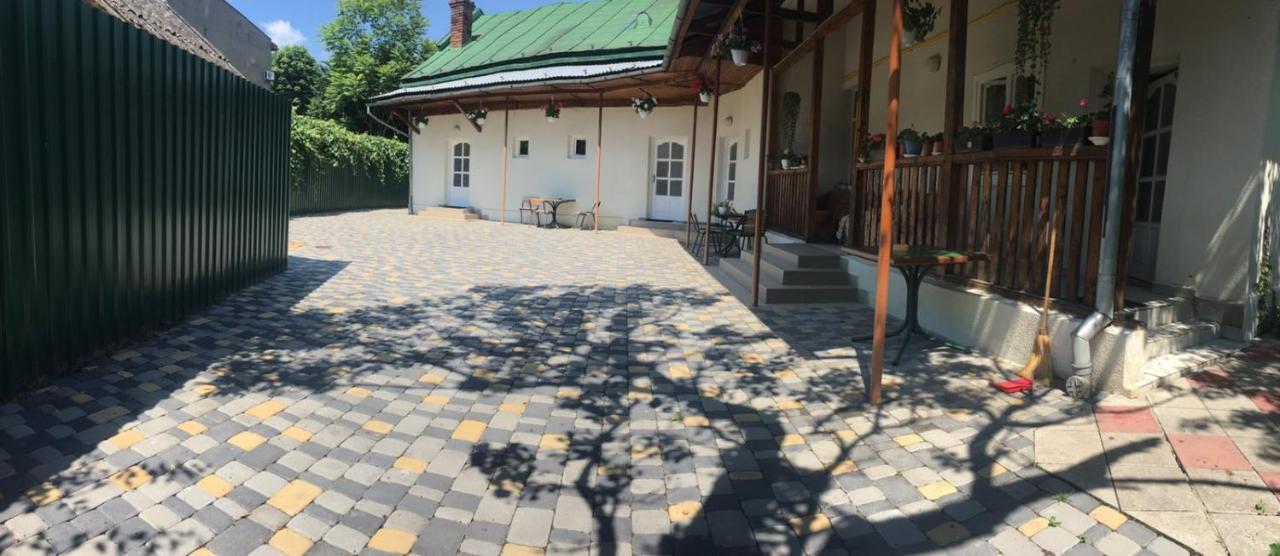 Gelena Гостьовий Двір 乌日霍罗德 外观 照片